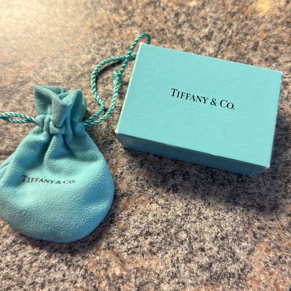 Tiffany & Co RARE Nature Rose Pearl 34
Inch Necklace! - Picture 9 of 10